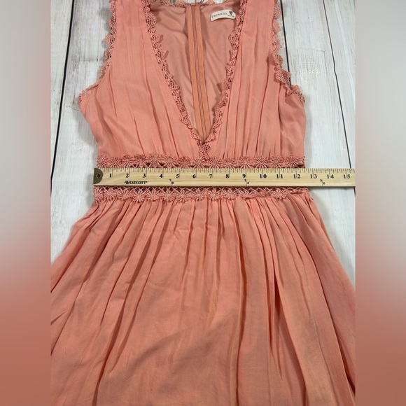 Coastal Cowgirl Promesa Peach Romper (shorts underneath) w/V Neck. Size S. - Picture 5 of 9